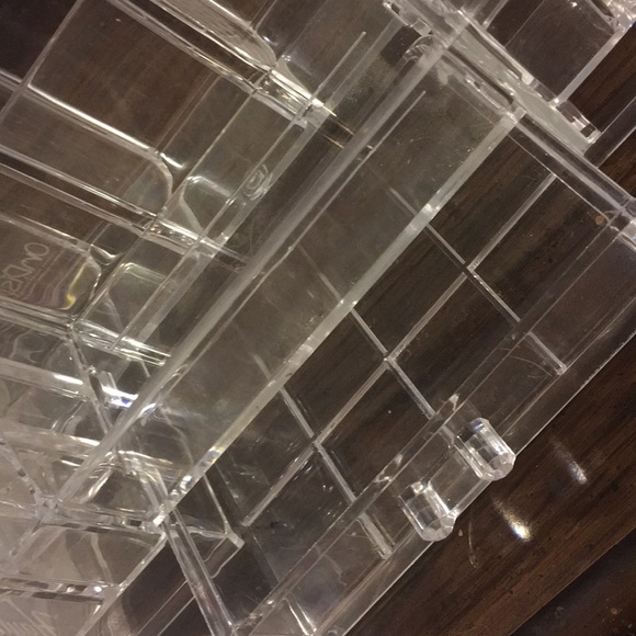 Makeup Container - Picture 2 of 4